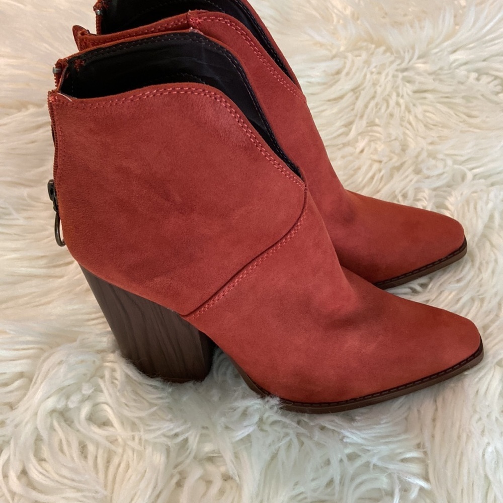 QUPID Booties never been worn size 8.5 beautiful color heel is 4” - Picture 12 of 12